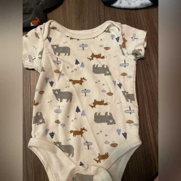 Assorted Baby Bodysuits Set - Navy, Black, White, Cream bundle size 6/9M - Picture 7 of 8